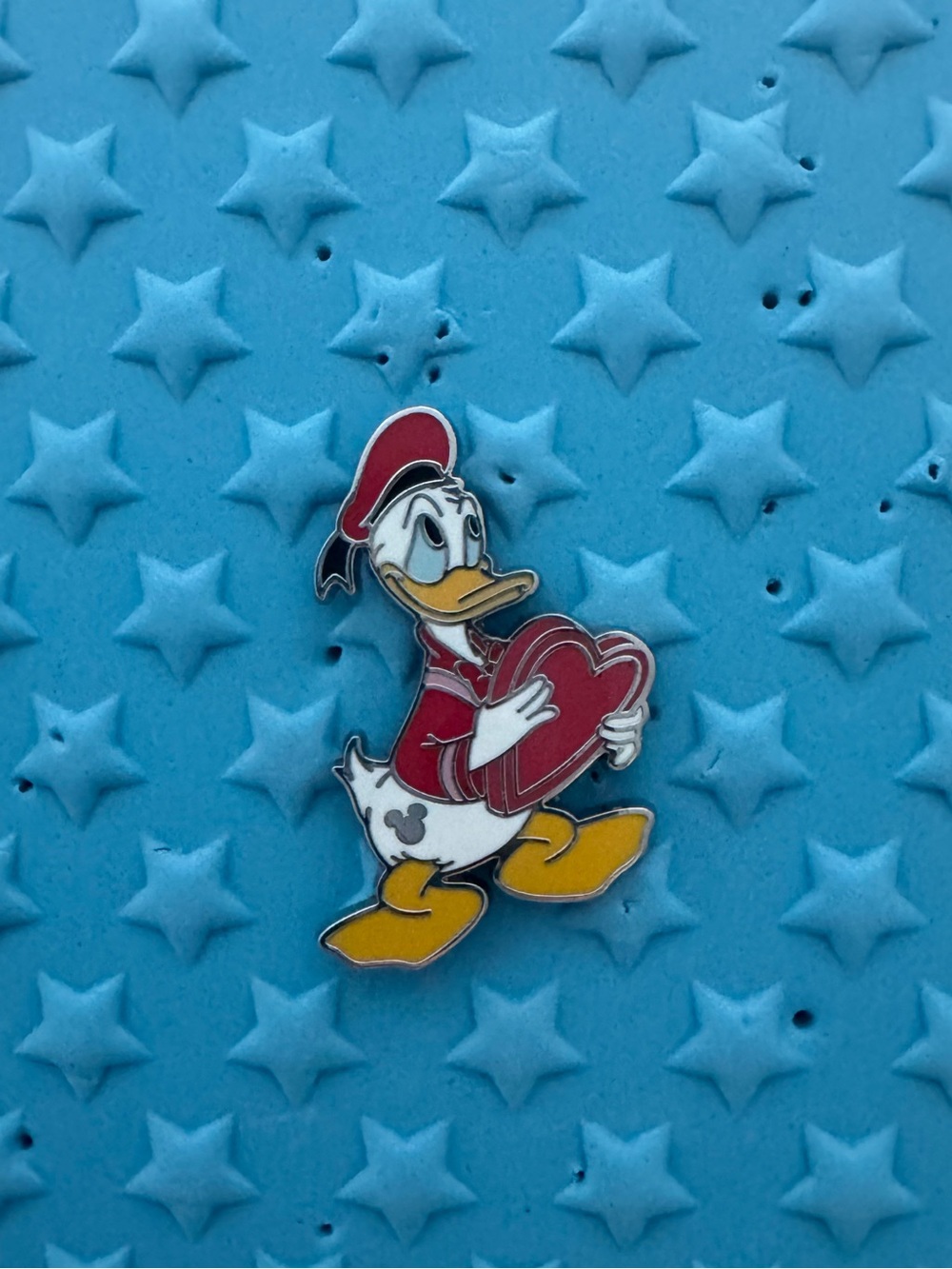 2025 hidden Mickey pin- Donald valentines